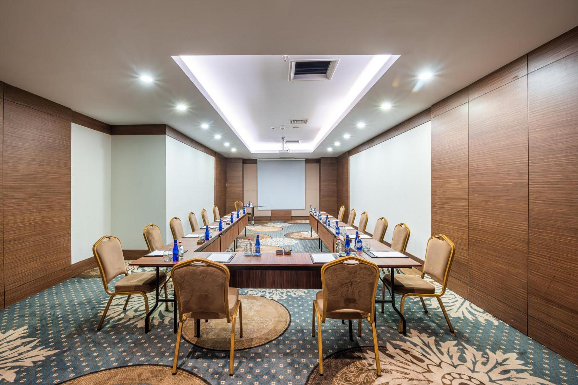 Holiday Inn Ankara - Cukurambar, an IHG Hotel Bagian luar foto
