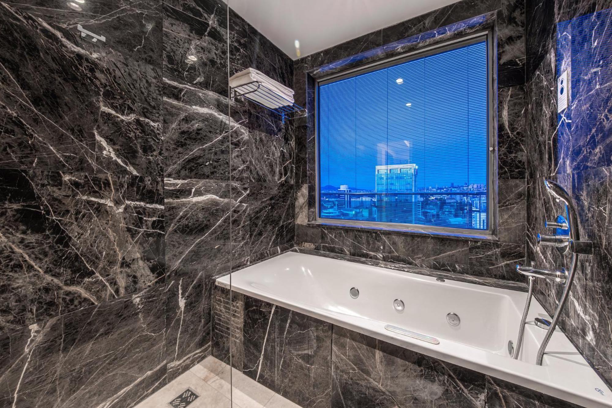 Holiday Inn Ankara - Cukurambar, an IHG Hotel Bagian luar foto
